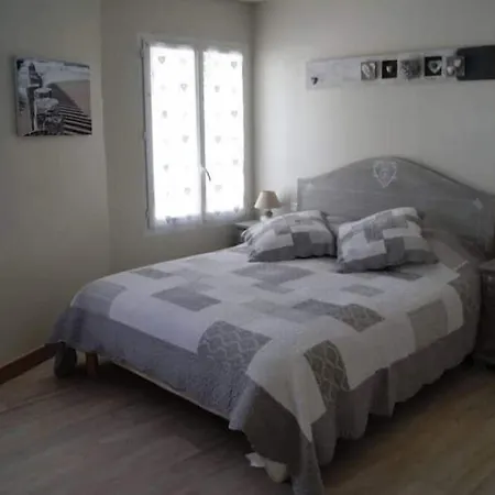 Spacieuse Maison 200m à De La Avec Climatisation Et Balnéotherapie