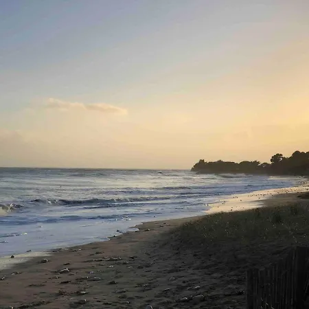 Hébergement de vacances Spacieuse Maison 200m à De La Avec Climatisation Et Balnéotherapie Rivedoux-Plage