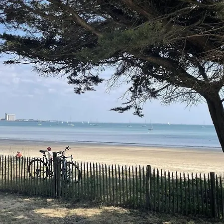Hébergement de vacances Spacieuse Maison 200m à De La Avec Climatisation Et Balnéotherapie