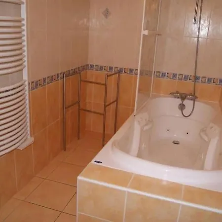 Spacieuse Maison 200m A De La Avec Climatisation Et Balneotherapie Semesterbostad *