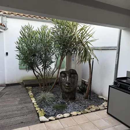 Hébergement de vacances Spacieuse Maison 200m à De La Avec Climatisation Et Balnéotherapie Rivedoux-Plage